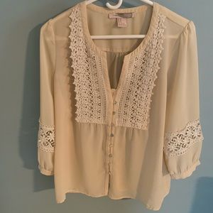 Shear, cream quarter sleeve top.